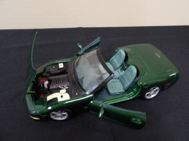 Maisto made in Thailand 98 Corvette 1:18