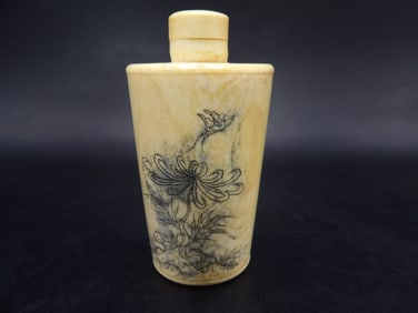 Chinese carved snuff bottle
