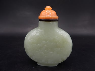 Chinese carved well hollowed jade snuff bottle