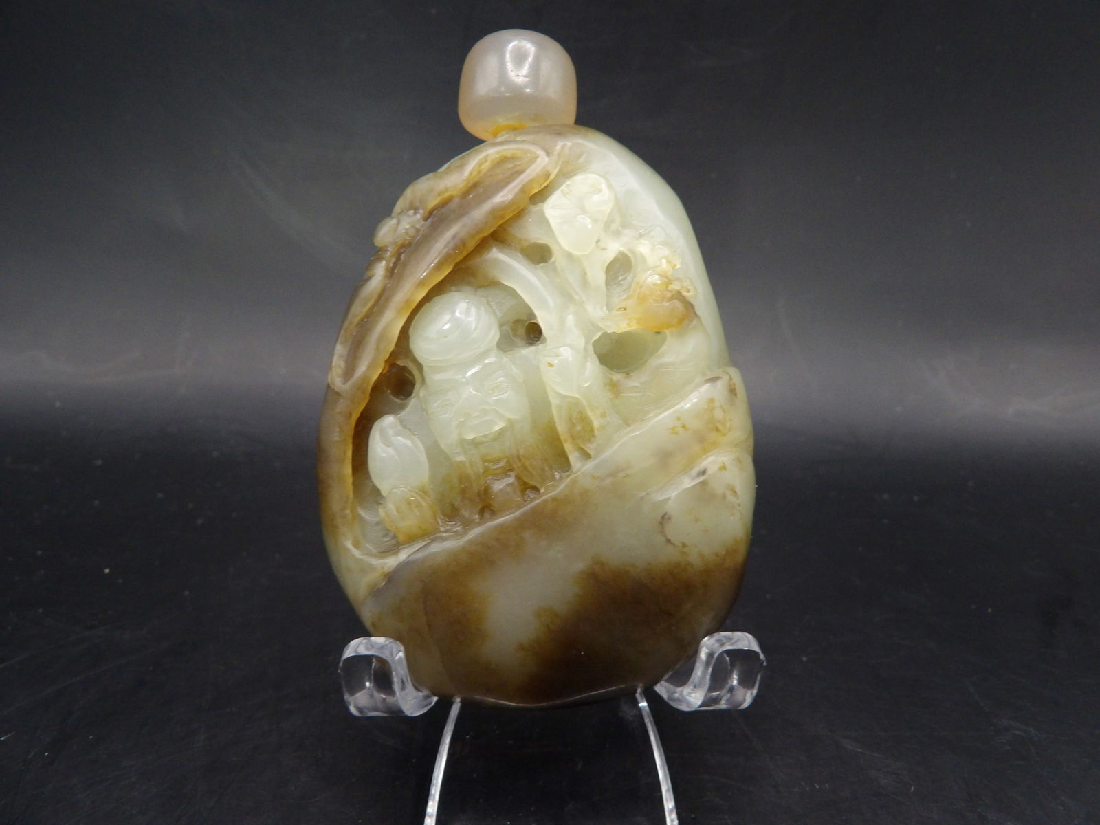 Chinese carved jadeite jade snuff bottle with Longevity God motif (1 of 6)