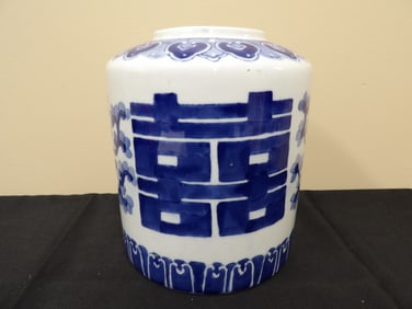 Chinese porcelain blue and white happiness character jar
