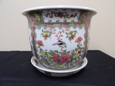 Chinese famille rose porcelain planter with underplate