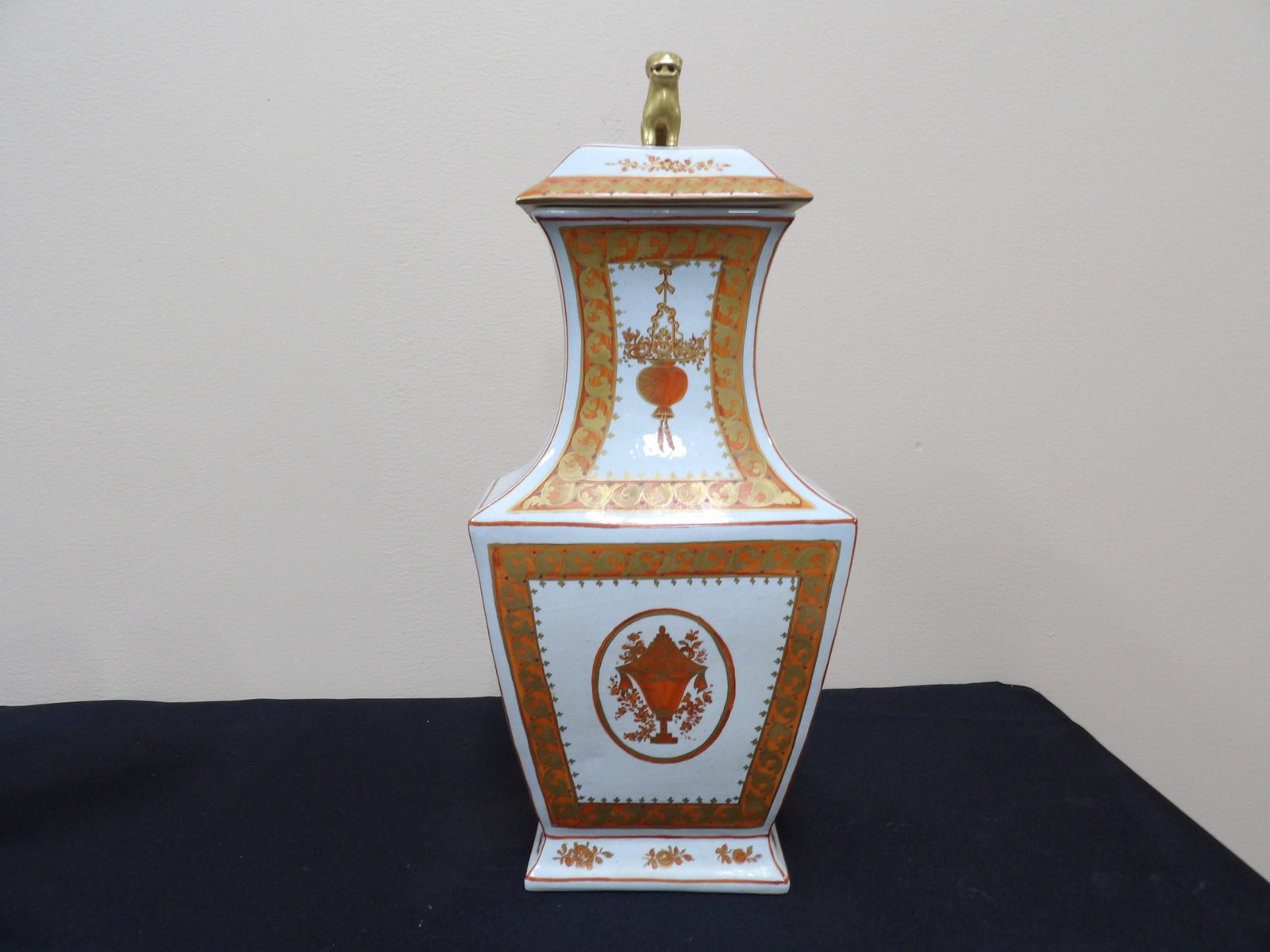 Mottahedeh design lidded vase with foo dog lid: 14 inches height.