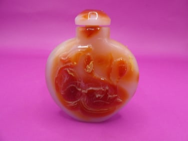 Chinese carved agate snuff bottle with raised mandarin duck motif