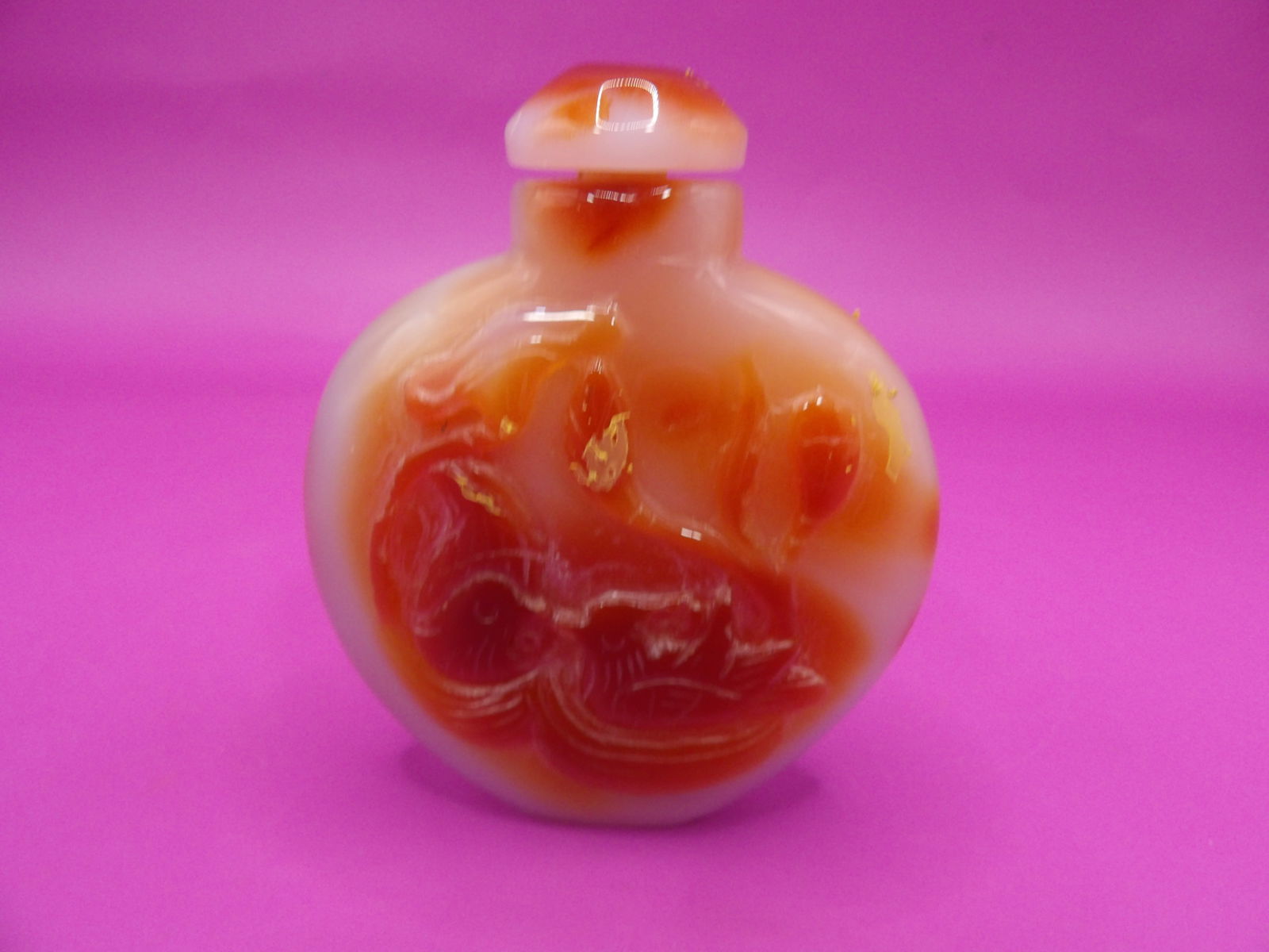 Chinese carved agate snuff bottle with raised mandarin duck motif (1 of 5)