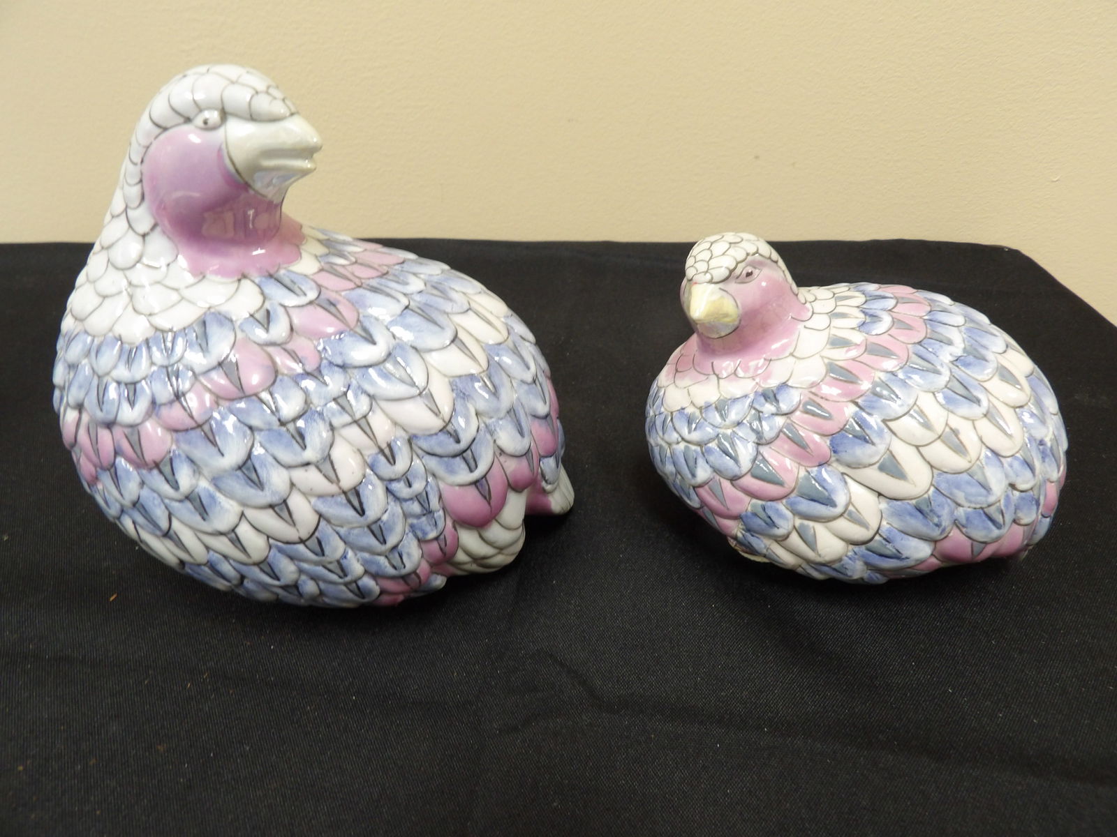 Toyo lot of 2 vintage Chinese ceramic quail figurines in pastel colors (1 of 5)