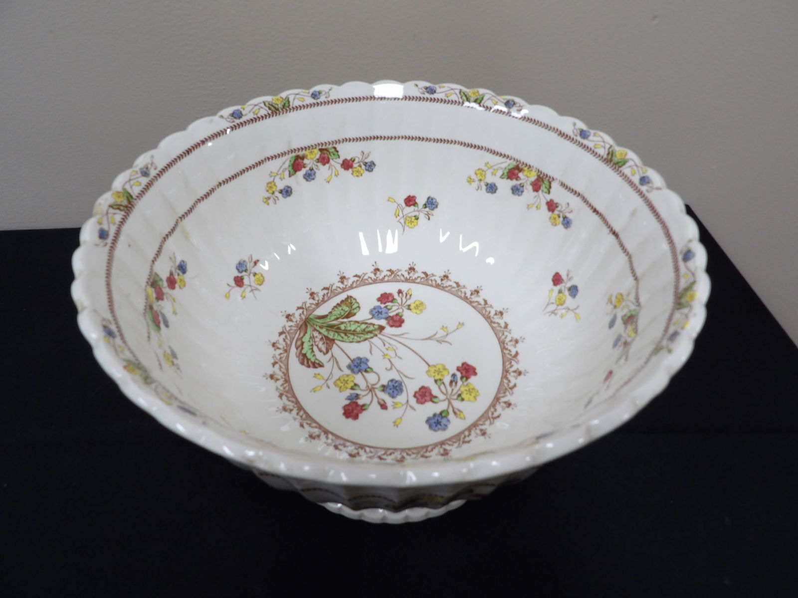 early 19th century Spode Cowslif England Copeland ribbed large serving bowl: Approx size is 11 x 11 x 6.2 inches.