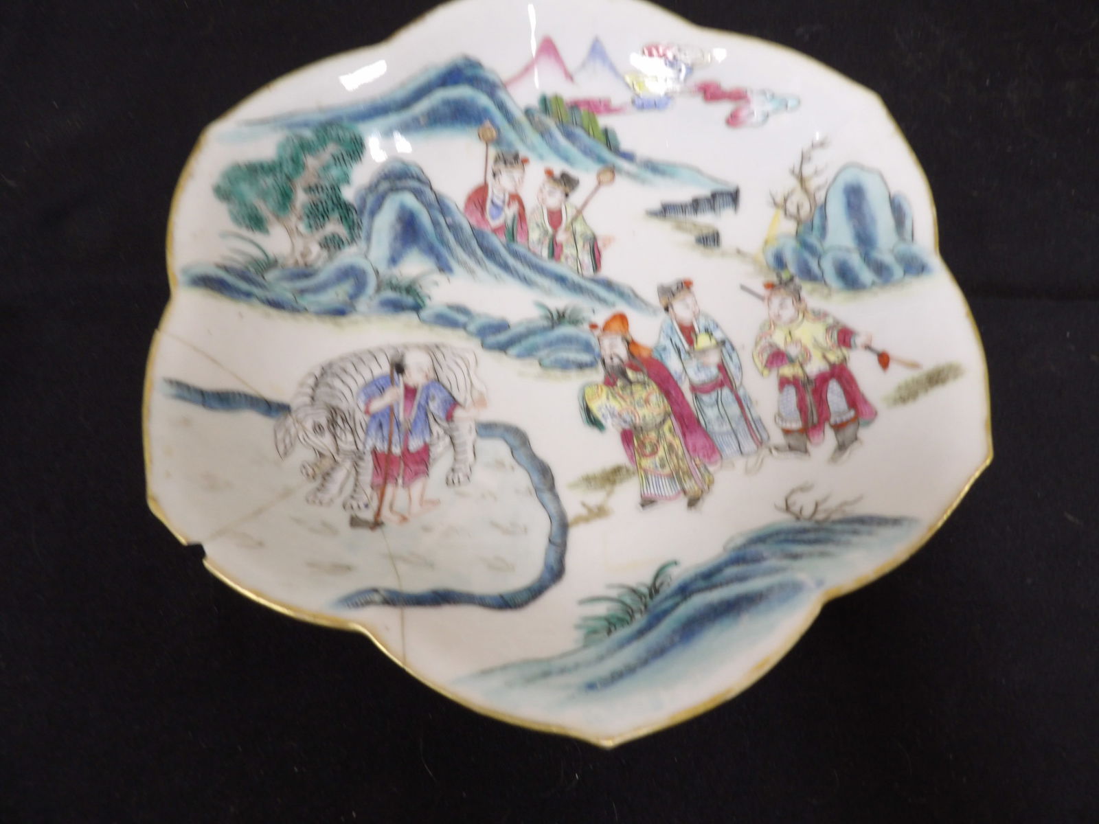 antique Chinese fine hand painted porcelain footed plate with Qing dynasty Tongzhi mark (1 of 7)