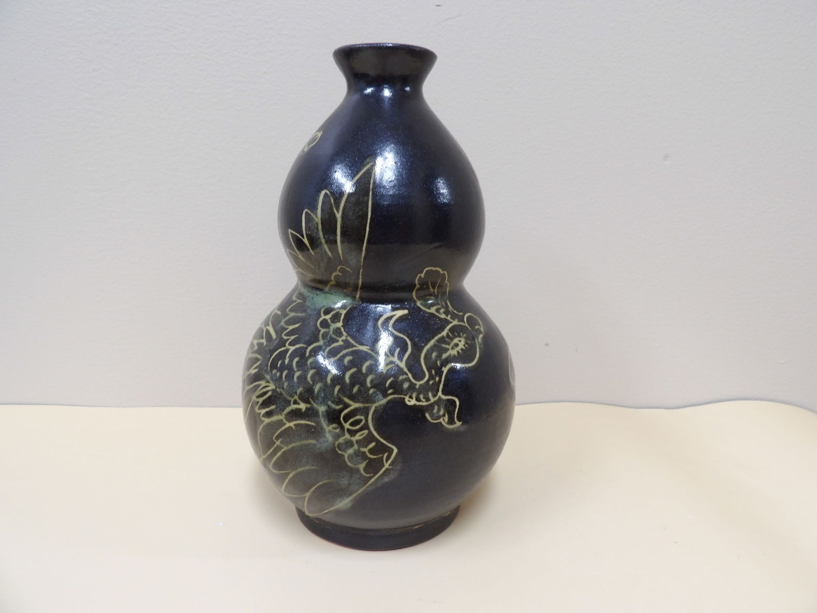 Chinese porcelain black glazed vase: 8 inches height.