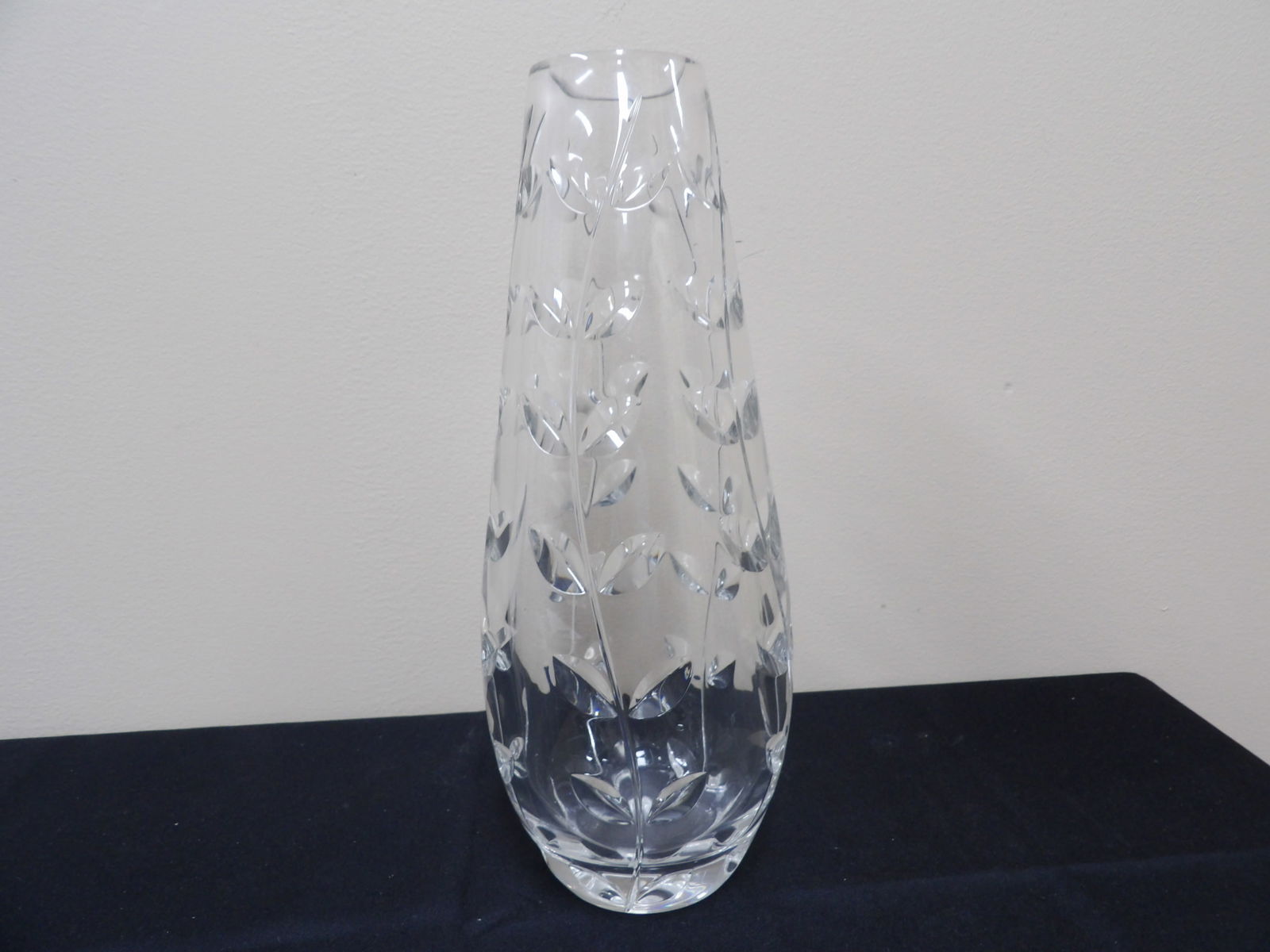 Tiffany & Co cut crystal vine vase marked (1 of 7)