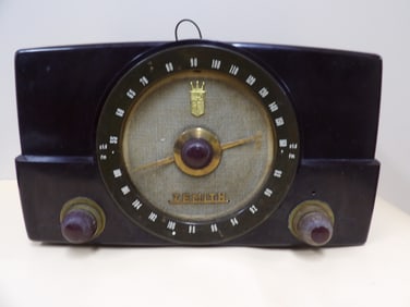 vintage 1950s Zenith AM/FM G725 bakelite radio