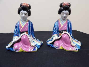 rare antique Japanese Kutani porcelain figurines of seated geisha lot of 2 early Showa Era