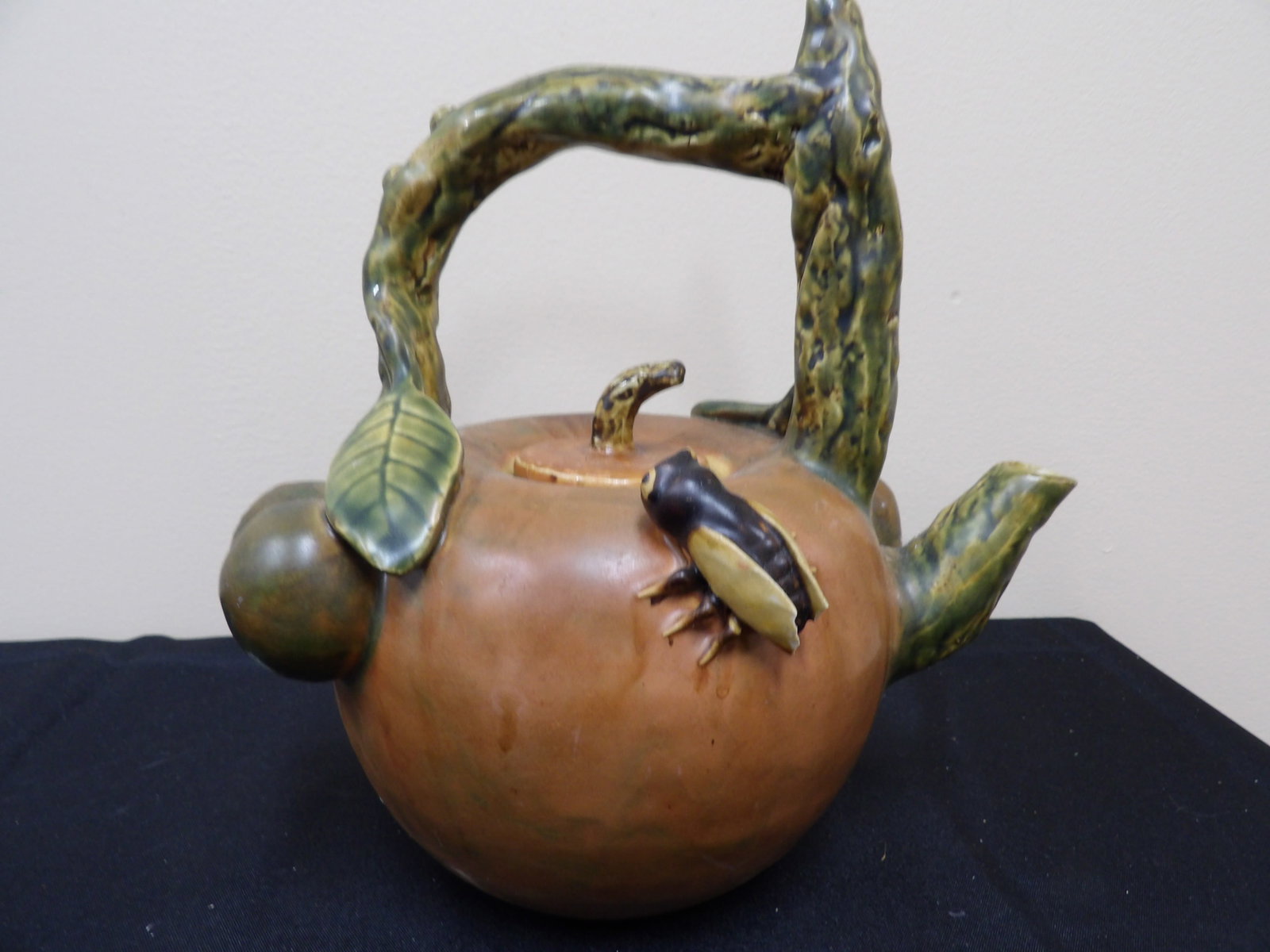 Chinese large ceramic teapot with raised apples and bee motif (1 of 7)