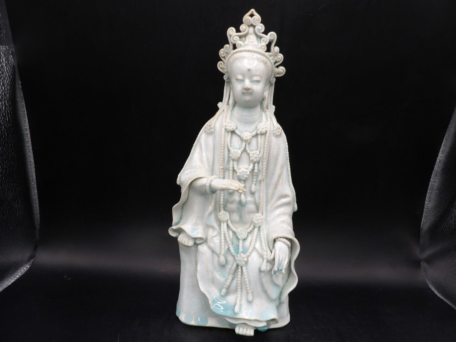 Chinese porcelain Kwan Yin statue (1 of 8)