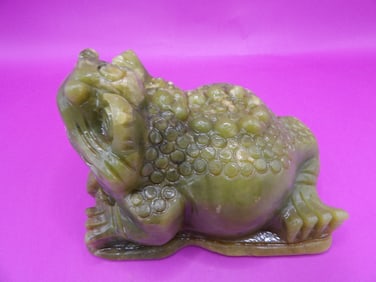 Chinese jade or stone carved toad statue