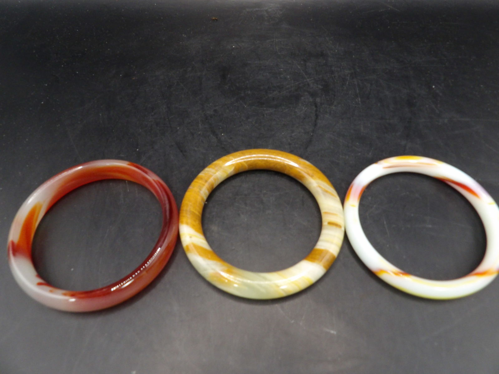lot of 3 Chinese carved agate bracelet bangles (1 of 7)
