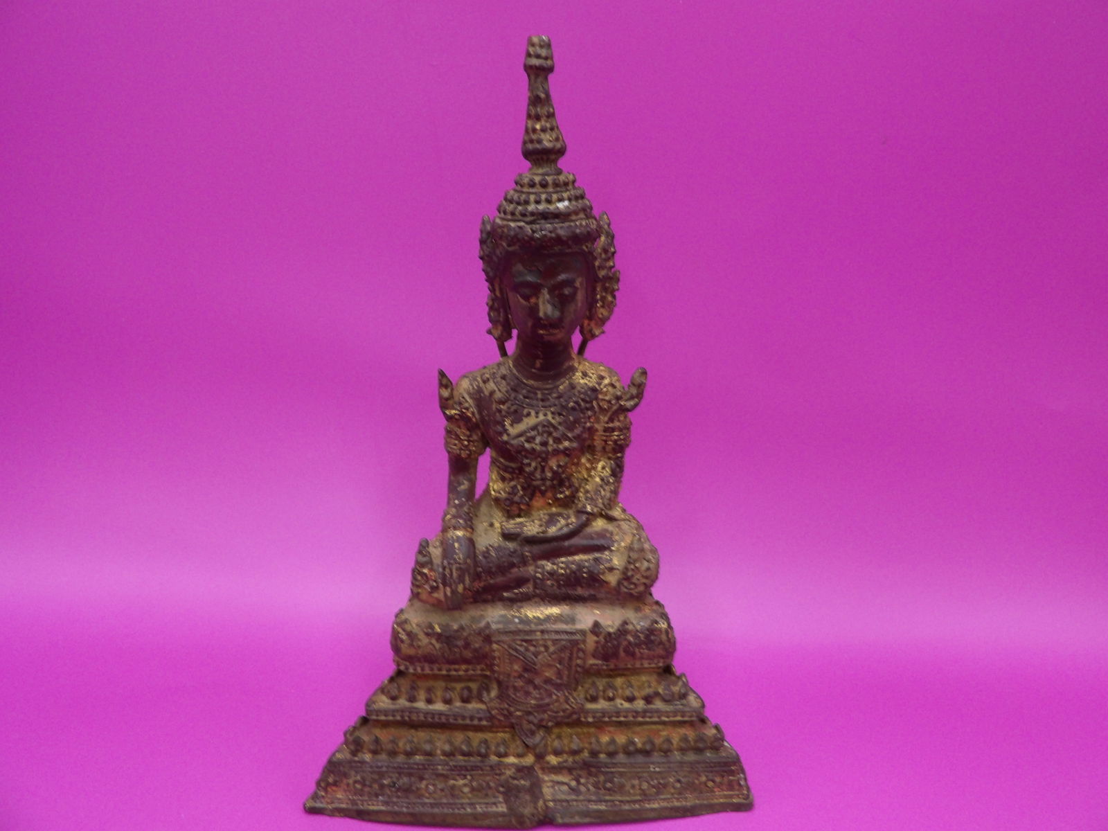 Antique gold gilt Thai bronze buddha statue: 6.4 inches height.