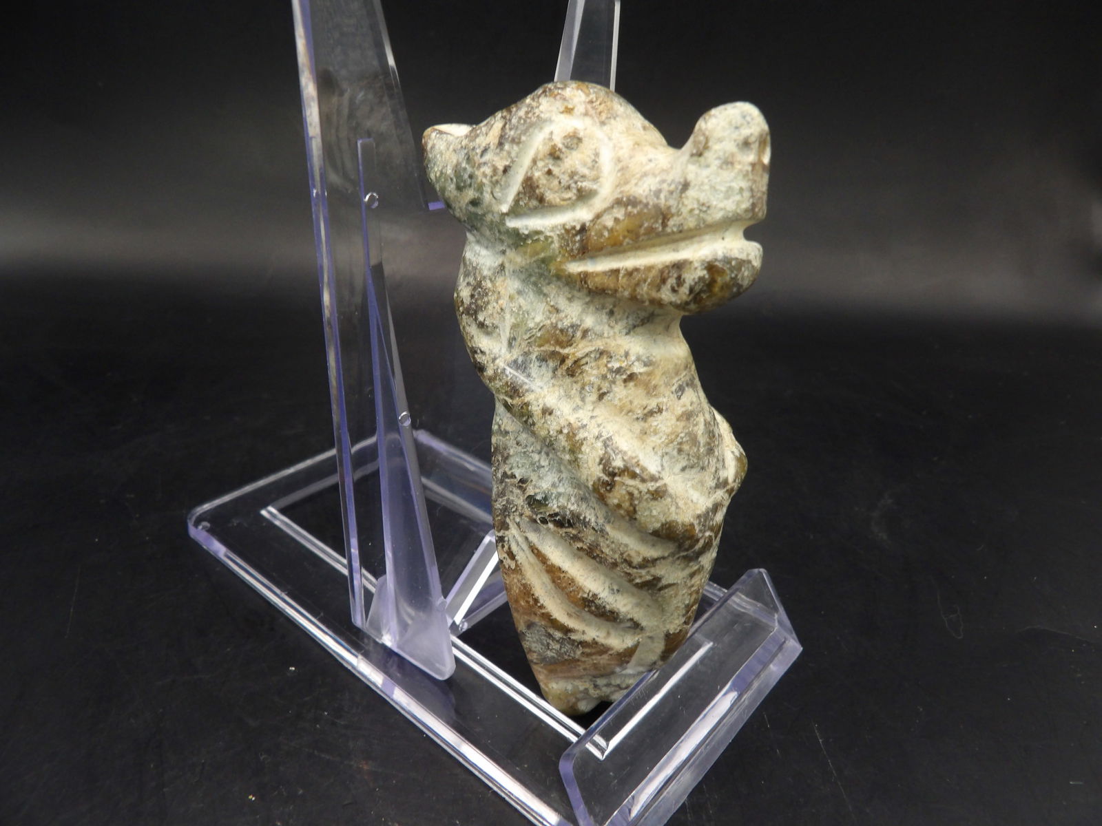 Chinese nephrite jade beast carving (1 of 5)