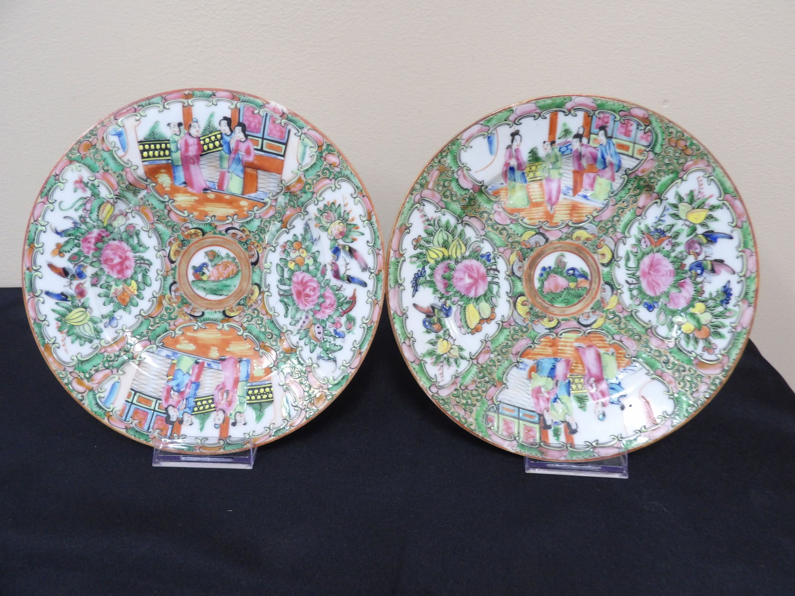 antique Chinese famille rose lot of 2 porcelain plates with figural and floral decoration: 8.5 inches diameter.