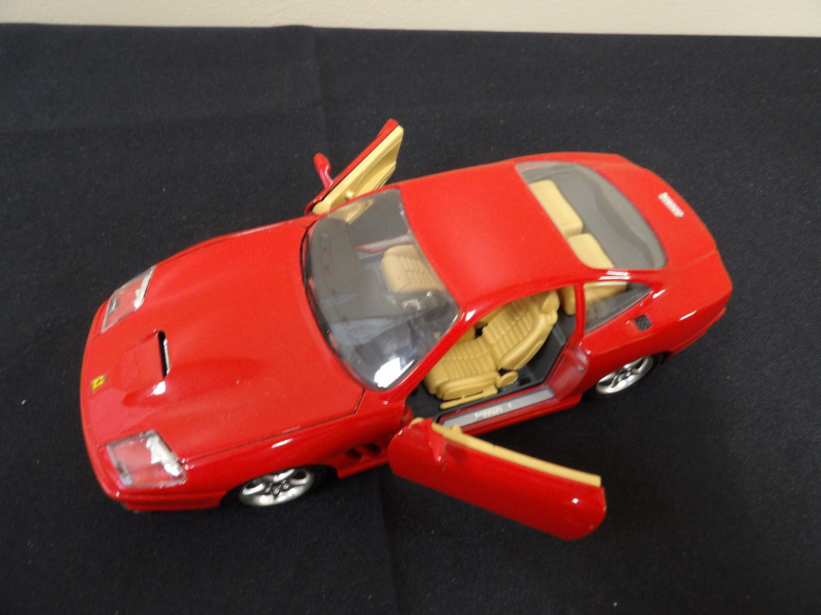 Bburago 1:24 made in Italy Ferrari 550 Maranello (1996) (1 of 7)