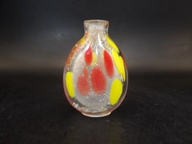 antique Chinese Qing dynasty sandwich glass snuff bottle