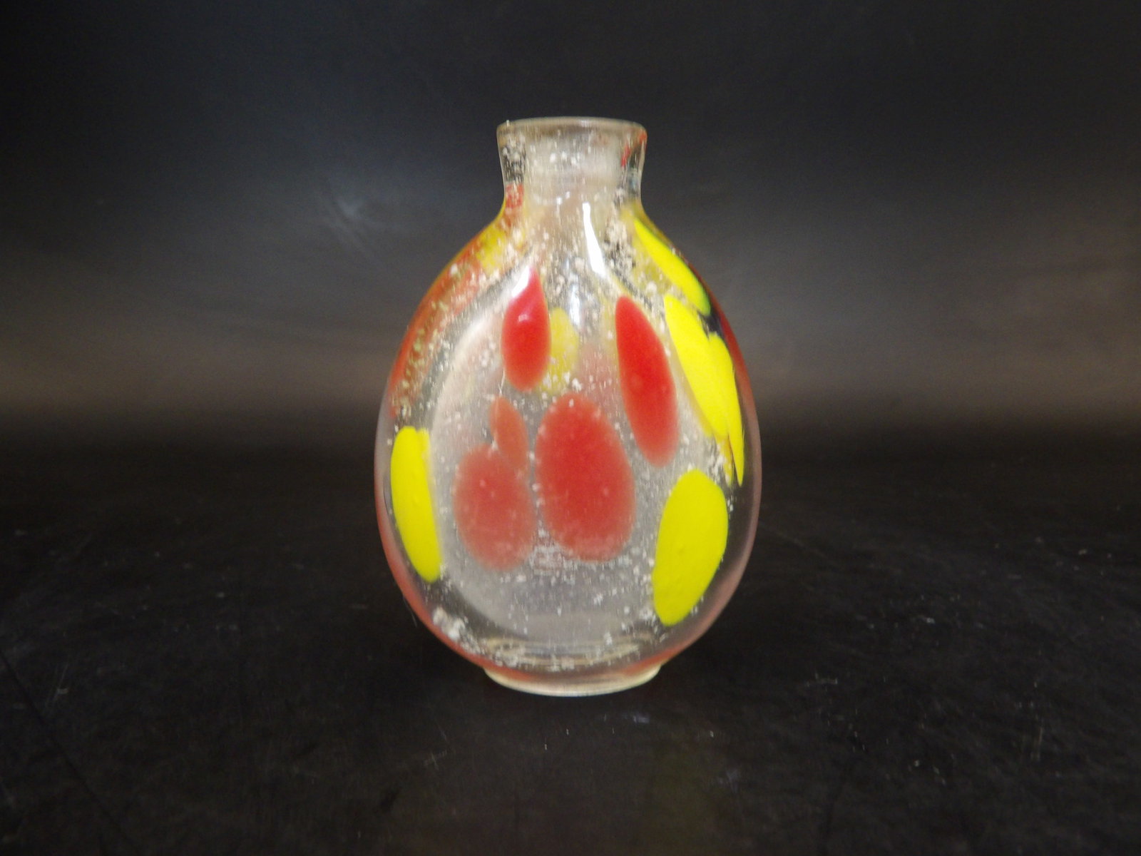 antique Chinese Qing dynasty sandwich glass snuff bottle (1 of 6)