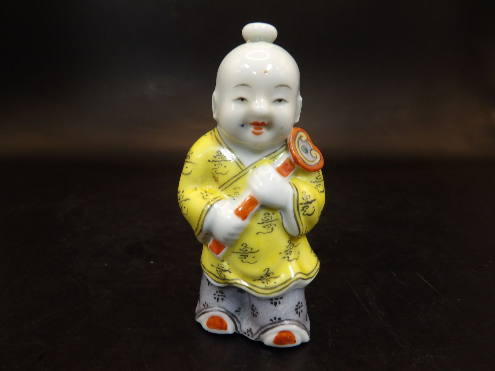 Chinese molded porcelain snuff bottle in the form of boy holding a scepter w Qing dynasty Guangxu M (1 of 6)
