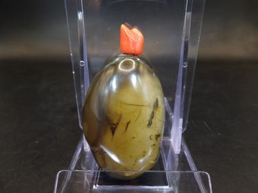 Chinese agate pebble snuff bottle with coral stopper