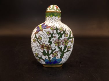Chinese cloisonne snuff bottle