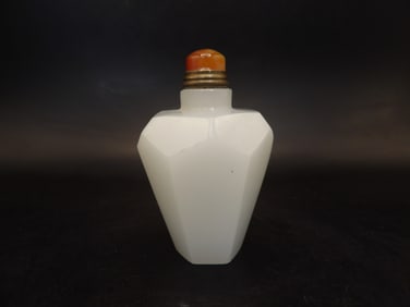 Chinese hexagon shaped glass snuff bottle