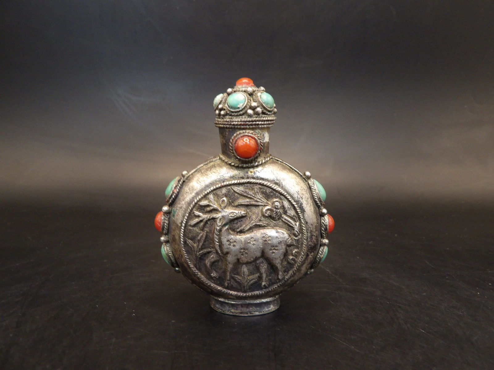 antique Tibetan Chinese snuff bottle with deer motif and inlaid details: 2.2 inches height.
