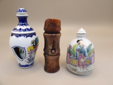 lot of 3 Chinese rotating porcelain and carved stone snuff bottles