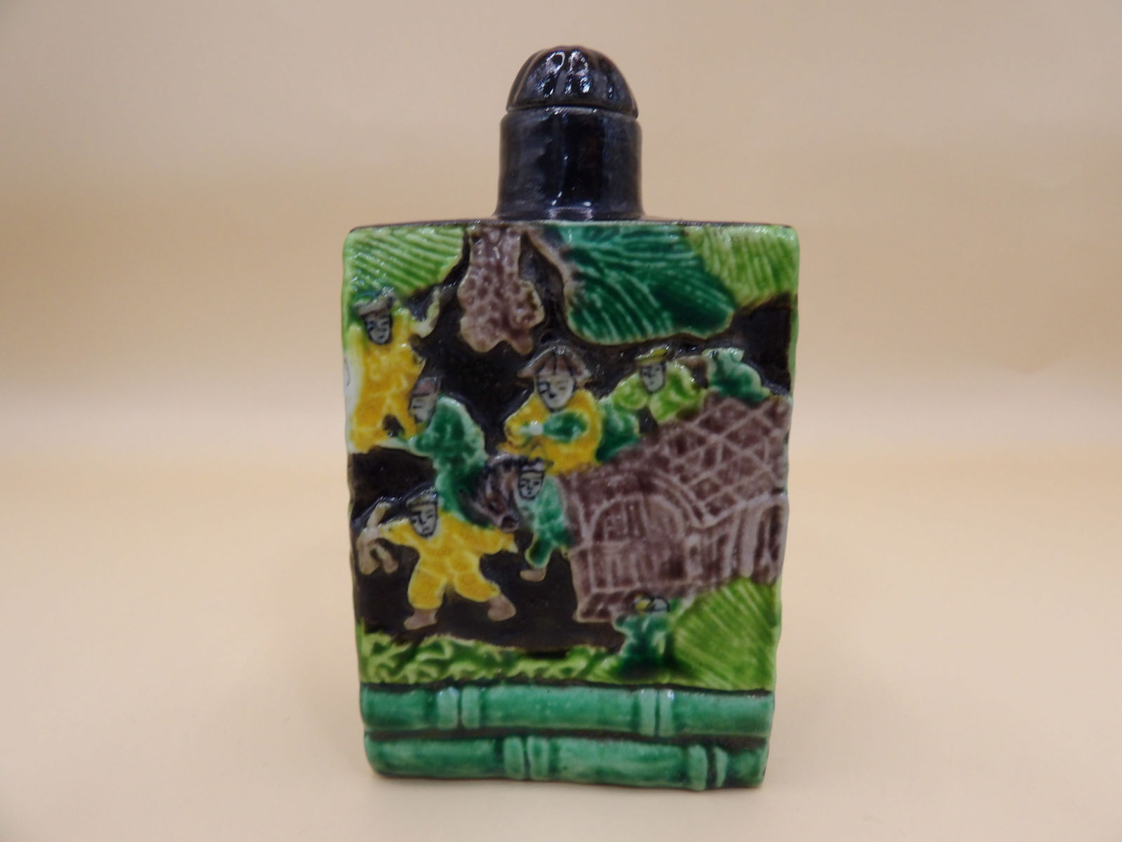 Qing dynasty Yongzheng mark Chinese Sancai glazed porcelain snuff bottle with village scenes: 3.3 inches height.