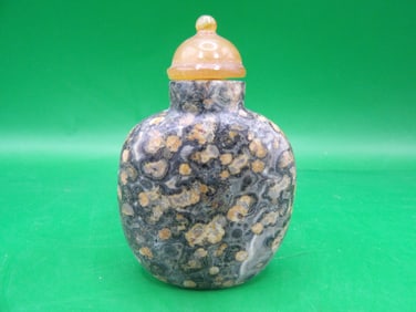 Chinese puddingstone carved snuff bottle