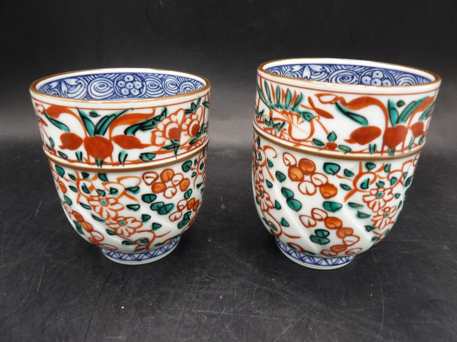 lot of 2 Japanese Kiyomizu ware tea cups with flower motif signed (1 of 5)