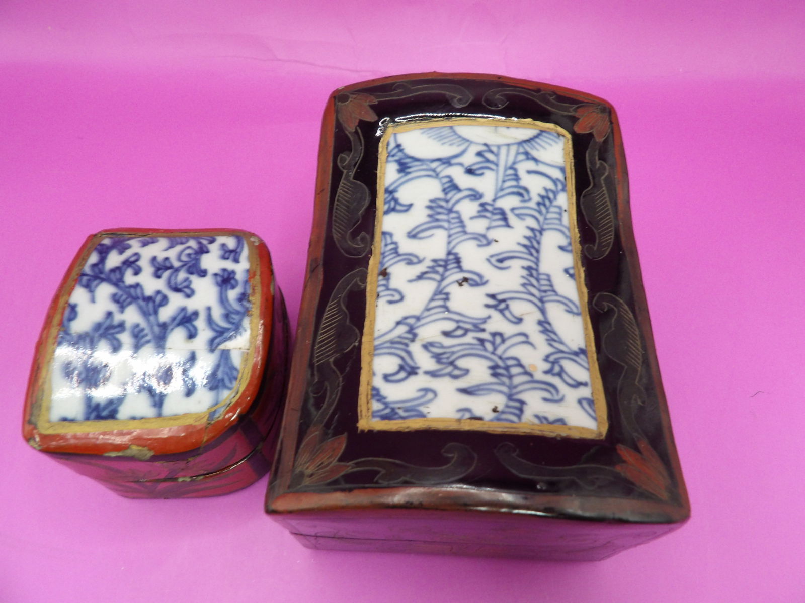 lot of 2 Chinese lacquered trinket boxes with blue and white porcelain panel top (1 of 5)