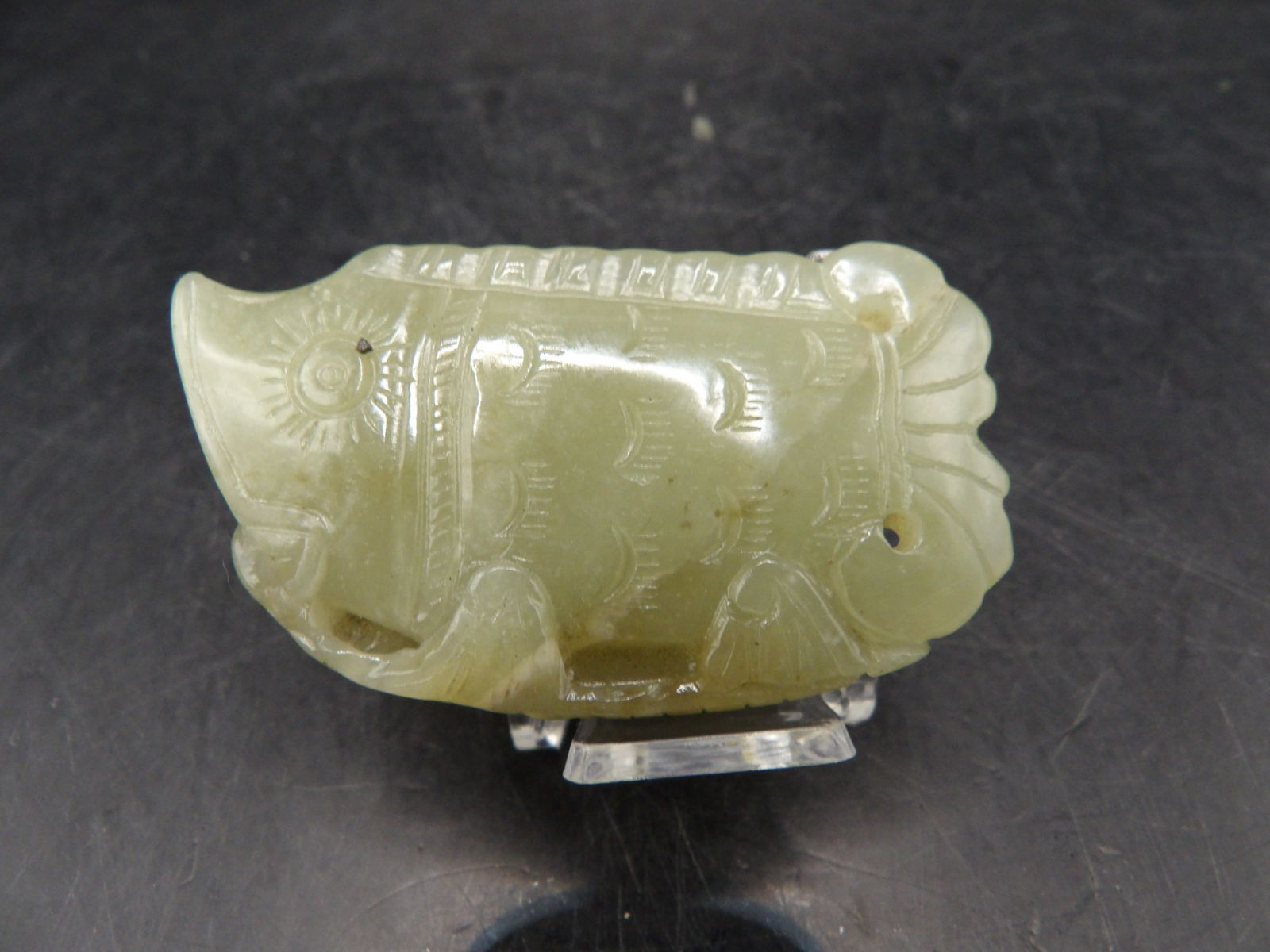 Chinese jade carved fish pendant: 2.3 inches length. 39 grams.