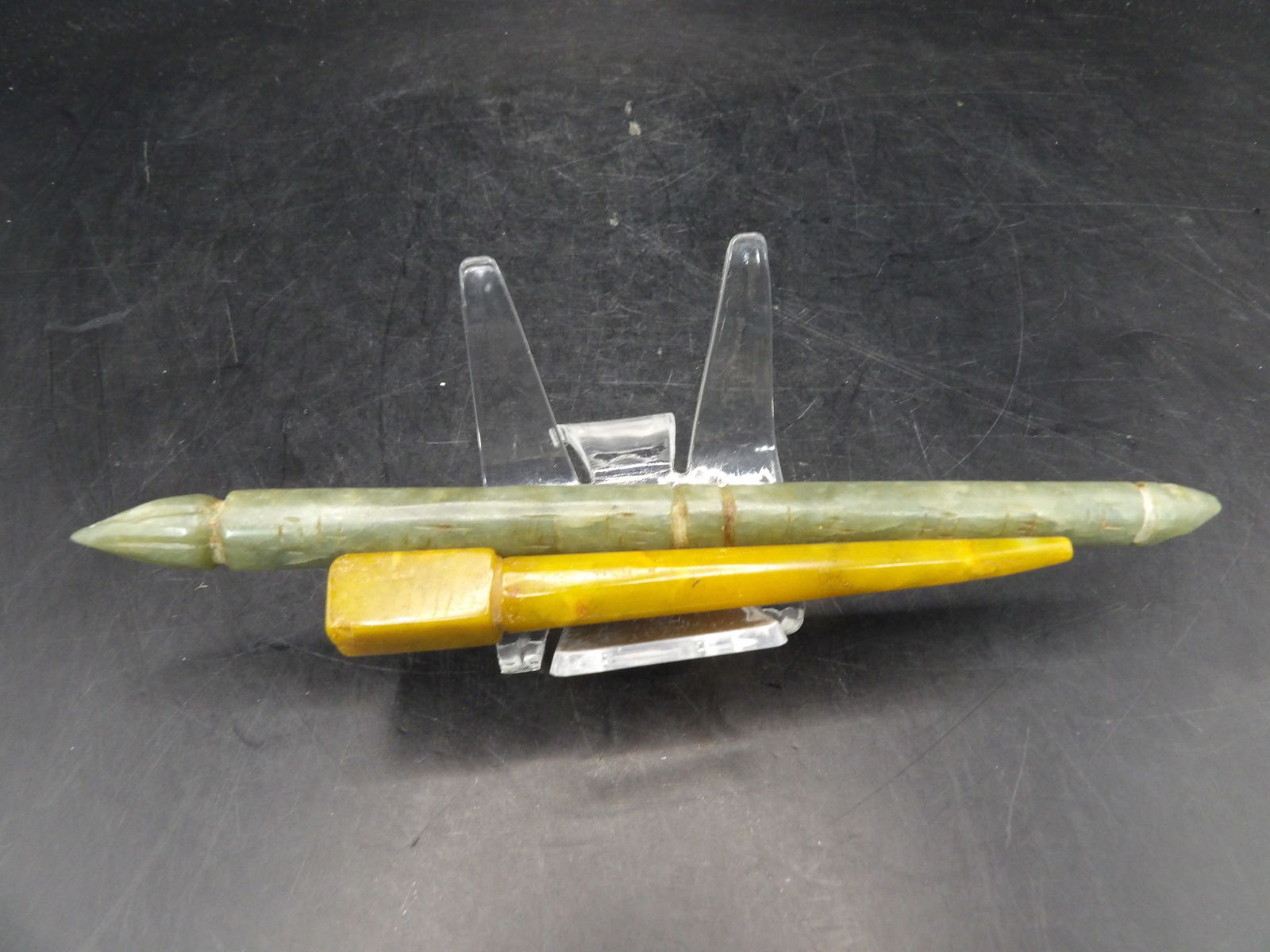 lot of 2 Chinese jade carved hair pins: Longer one is 6.3 inches length.