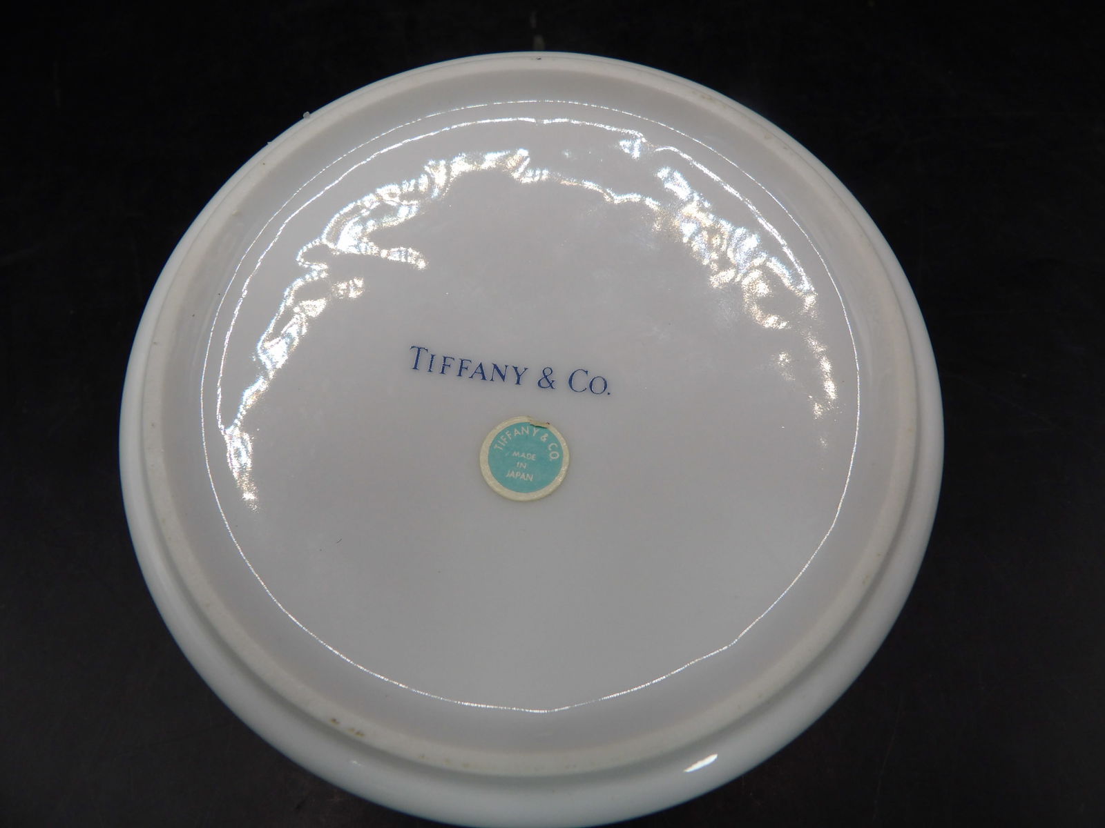Tiffany & Co Imari style porcelain round trinket box marked: 3.8 inches length.