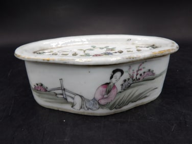 antique Chinese hand painted with beauty porcelain cricket box