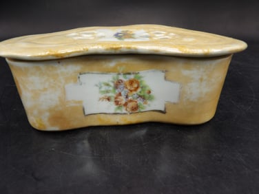 Chinese porcelain cricket box with Chinese export seal