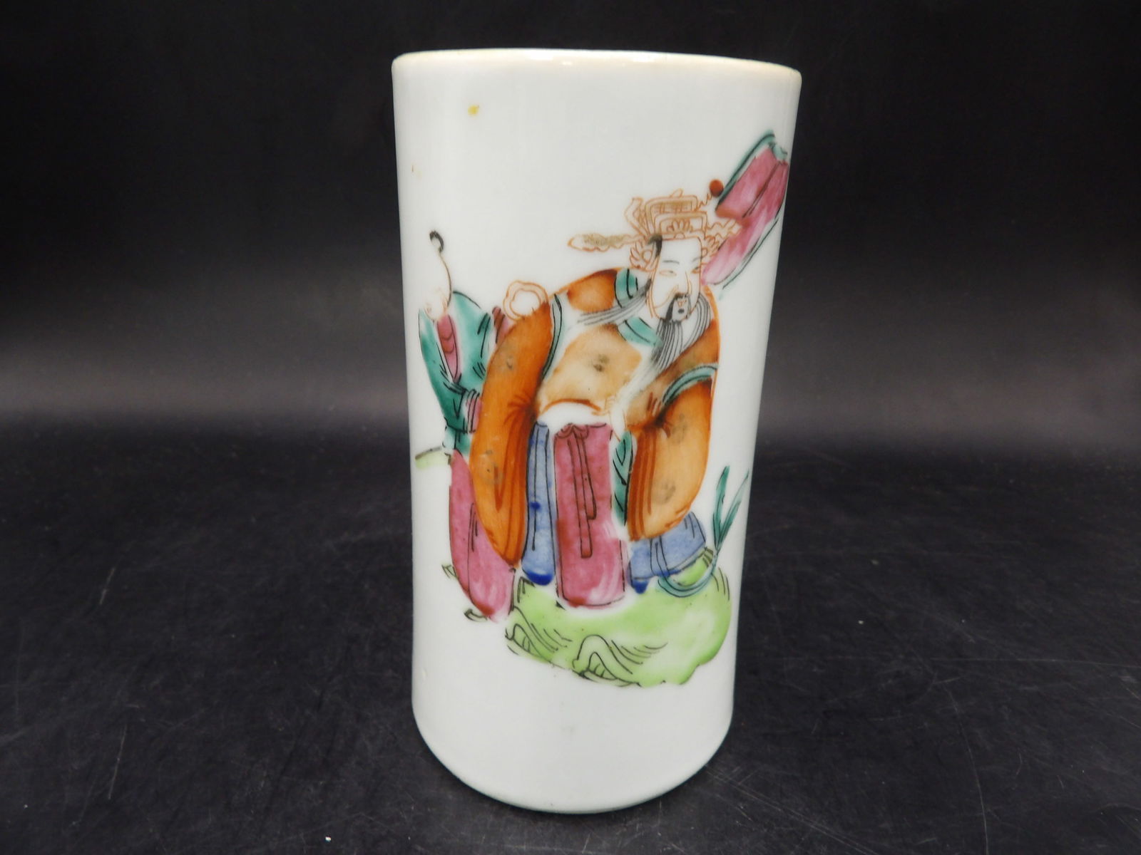 Chinese hand painted porcelain brush holder signed: 4.8 inches height.