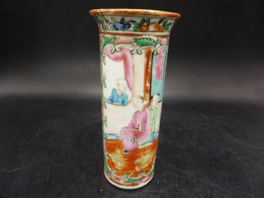 antique Chinese rose medallion porcelain brush holder Qing dynasty