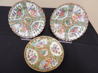 rare Qing dynasty lot of 3 ornate Chinese famille rose porcelain plates with scalloped edges