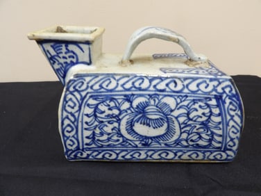 antique Chinese blue and white porcelain bed pan vessel
