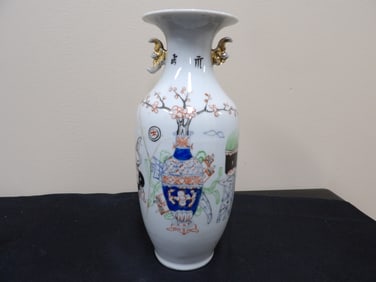 antique Chinese hand painted porcelain vase with Qing dynasty Tongzhi mark