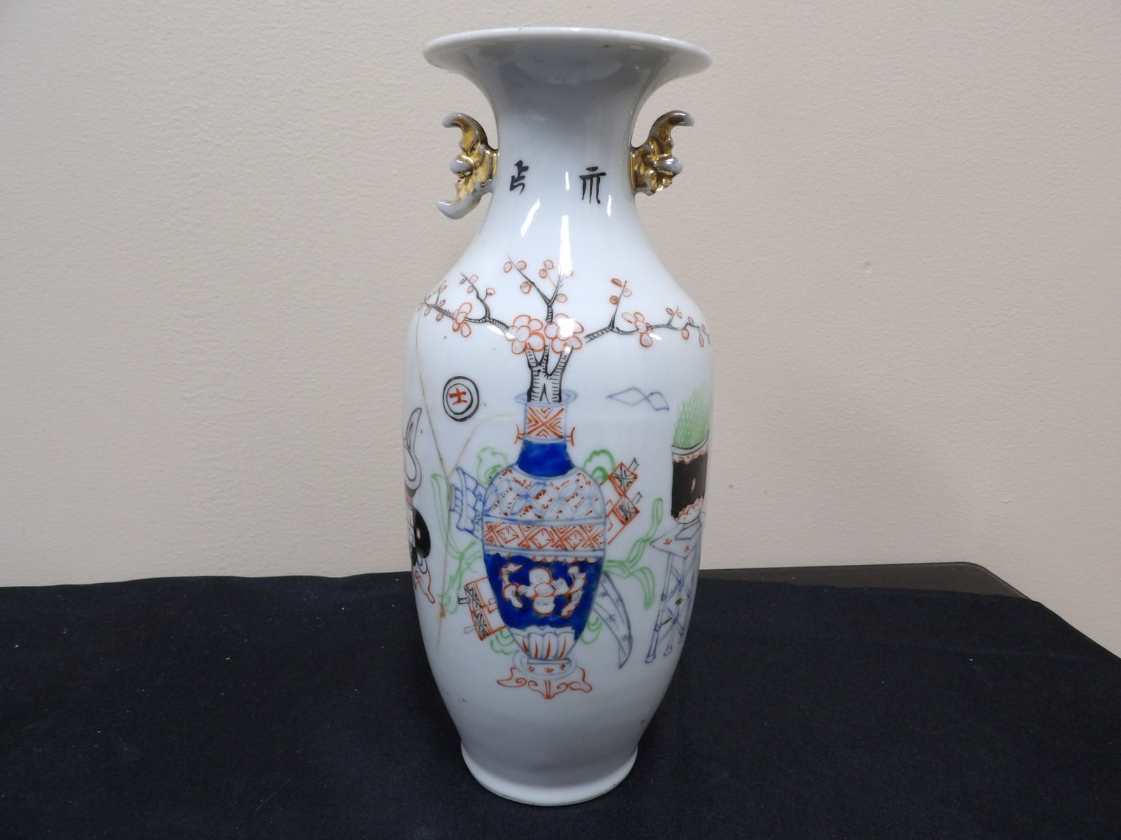 antique Chinese hand painted porcelain vase with Qing dynasty Tongzhi mark (1 of 7)