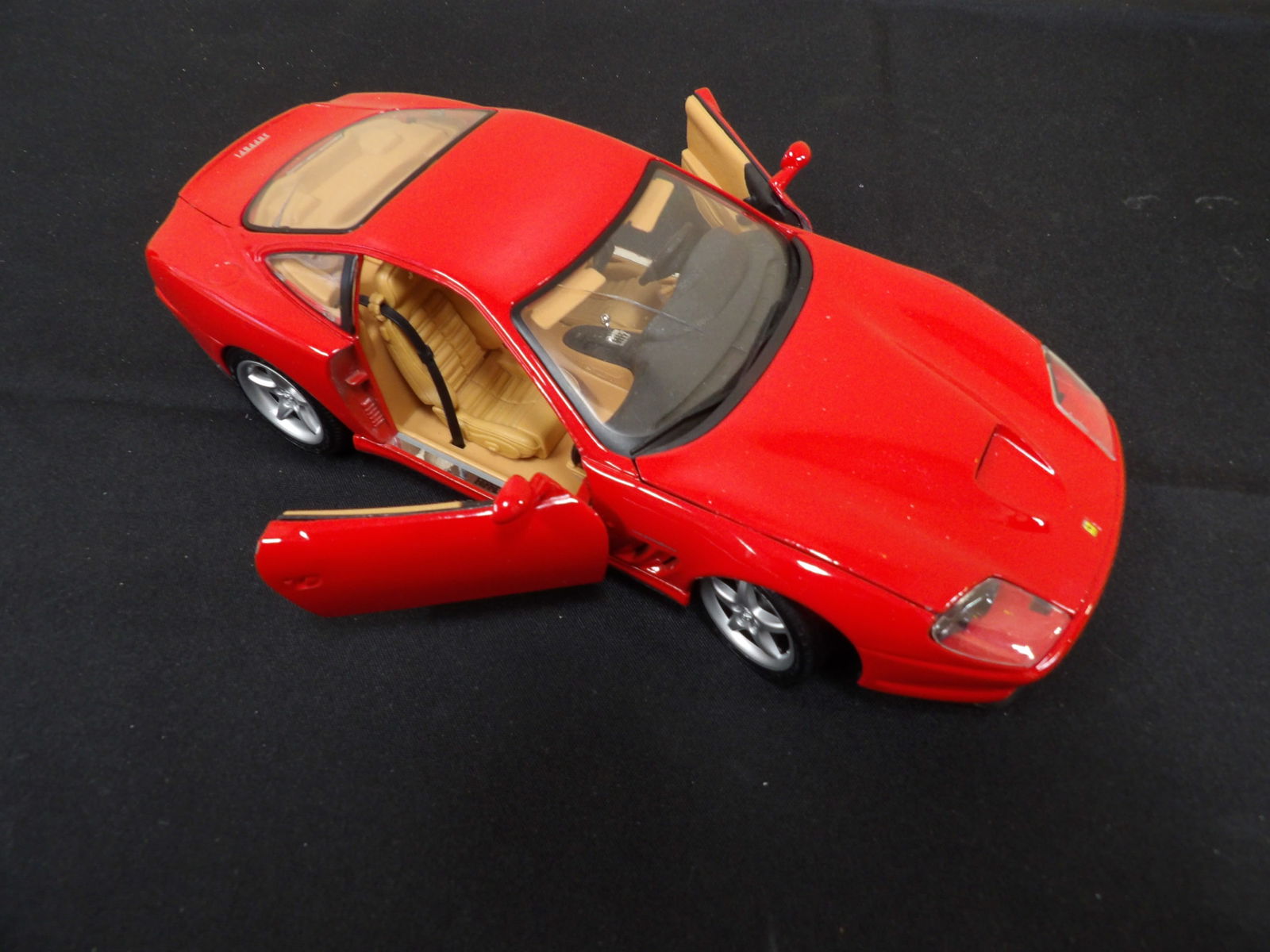 Maisto 1:18 Ferrari 550 Maranello special edition: 9.7 inches length.
