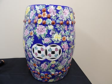 striking colors Chinese porcelain garden stool with floral motif