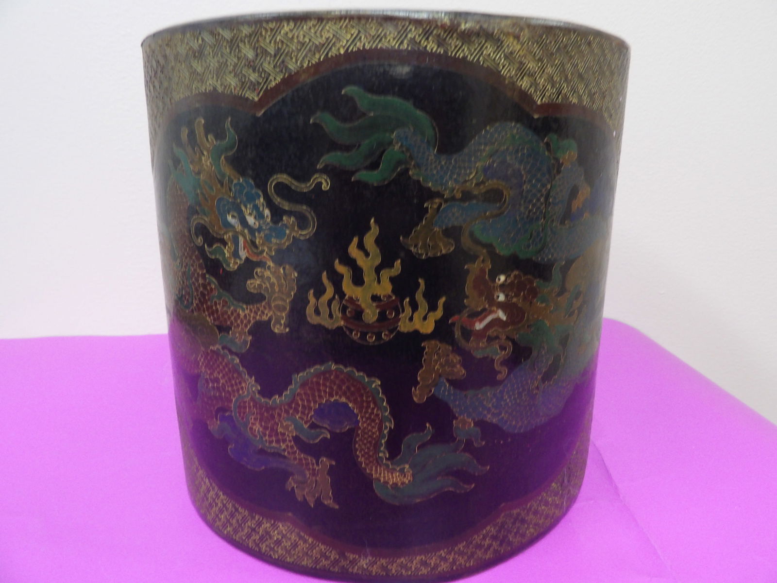 Chinese lacquerware large dragon motif brush holder with gold accents: Approx size is 8 x 8.3 x 8 inches.